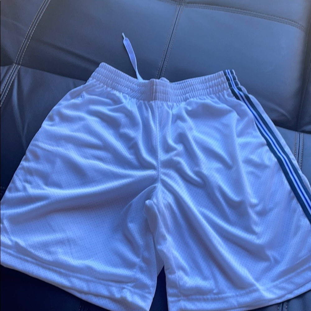 Basketball shorts - Picture 1 of 4